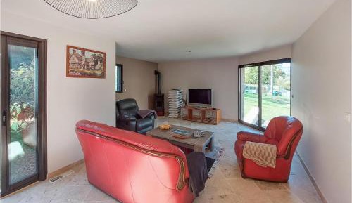 Three-Bedroom Vacation Home 