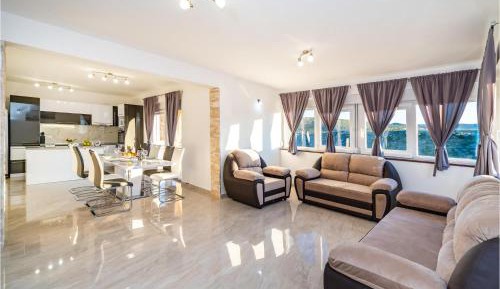 Four-Bedroom Vacation Home