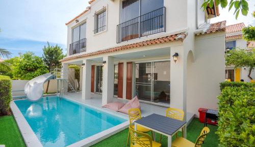 Villa with Garden View