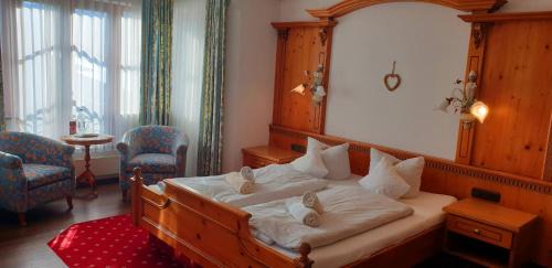 Family Room with Mountain View