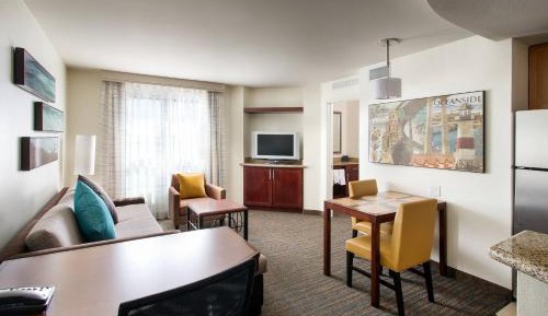 One-Bedroom King Suite with Sofa Bed and Transfer Shower - Mobility/Hearing Accessible