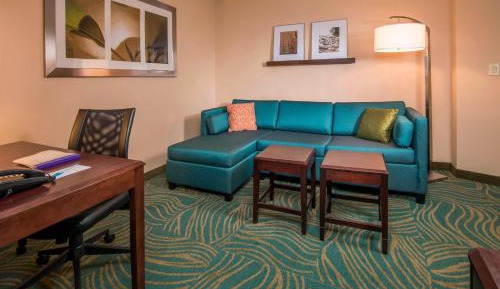 One-Bedroom Queen Suite