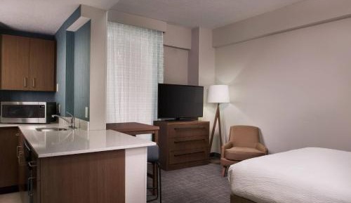 Queen Studio with Sofa Bed - Hearing Accessible