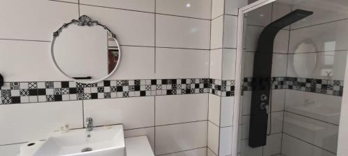 Deluxe Room (1 adult + 1 child)