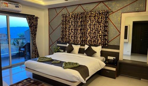 Deluxe Villa with Swimming Pool