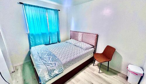 Queen Room with Shared Bathroom