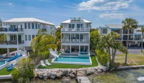 Five-Bedroom Holiday Home