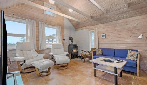 Three-Bedroom Holiday Home 