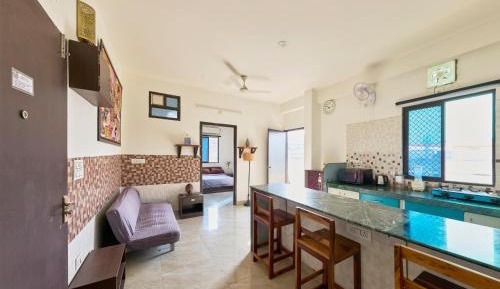 One-Bedroom Apartment with Lake View