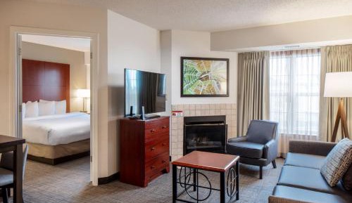 Two-Bedroom Suite with Roll-In Shower - Mobility Accessible