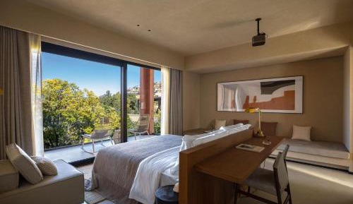 Deluxe Queen Room