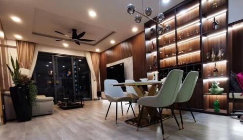 Three-Bedroom Apartment with Balcony