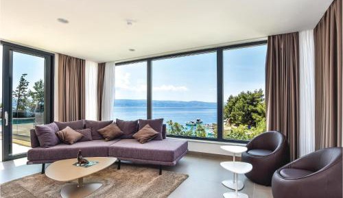 Five-Bedroom Holiday Home