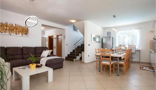 Three-Bedroom Vacation Home 