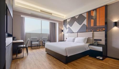 Deluxe Queen Room