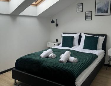 One-Bedroom Apartment with Balcony