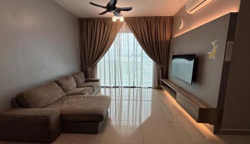 Three-Bedroom Apartment with Balcony
