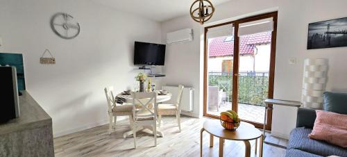Two-Bedroom Deluxe Apartment with Balcony