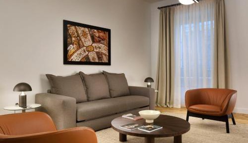 One-Bedroom Deluxe Apartment