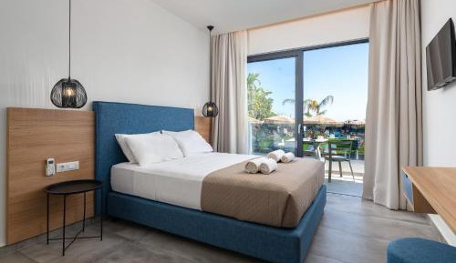 Ground Double Lux with Pool View