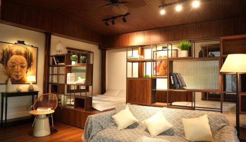 Family Room with Garden View