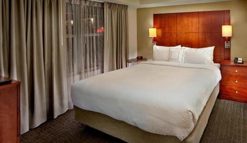 One-Bedroom King Suite with Sofa Bed - Hearing Accessible
