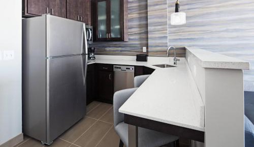King Studio with Sofa Bed and Adapted Tub - Mobility Accessible