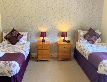 Twin Room with Private Bathroom