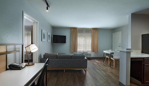 1 Bedroom Suite, 1 King