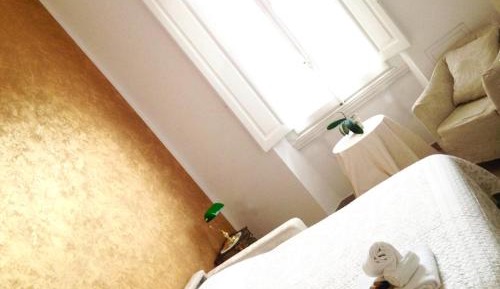 Single Room with Shared Bathroom