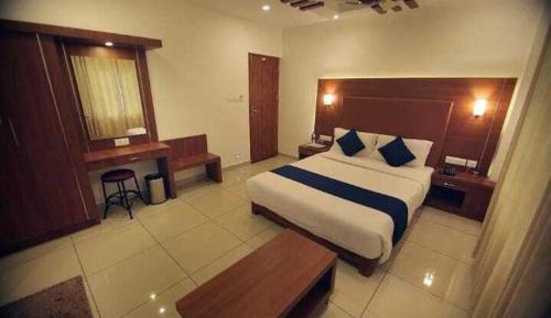 Deluxe Room (2 Adults + 1 Child)