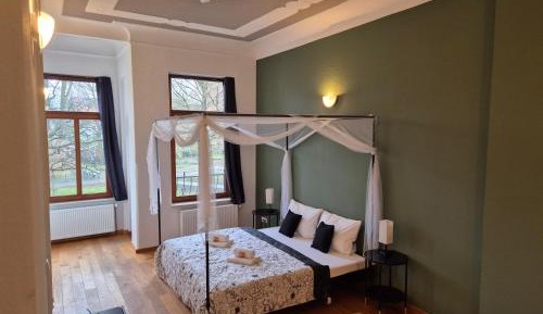 Three-Bedroom Apartment with Balcony