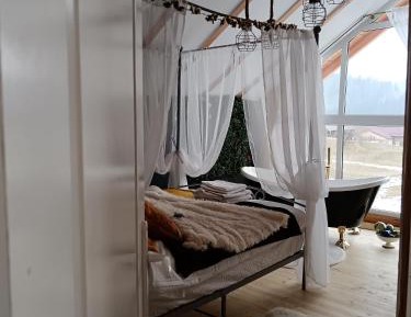Queen Room with Spa Bath