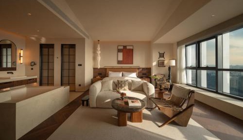 Deluxe Queen Room