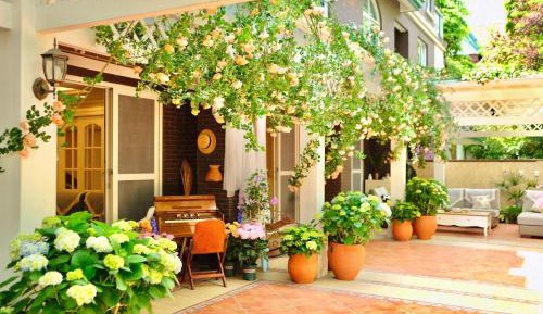 Villa with Garden View