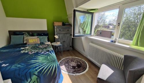 Single Room with Shared Bathroom