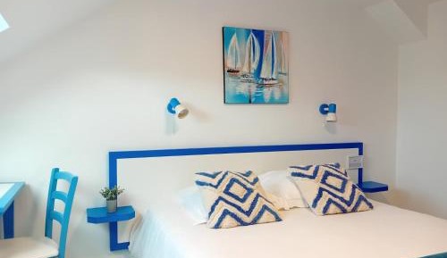 Superior Double Room with Partial Sea View