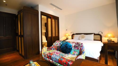 One-Bedroom Apartment with Balcony and City View