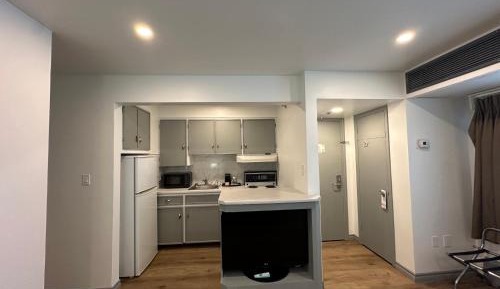 One-Bedroom Suite with Queen Bed