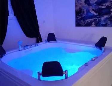 Two-Bedroom Villa with Jacuzzi