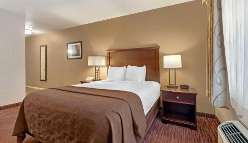 Queen Room with Mobility Accessible Walk-In Shower