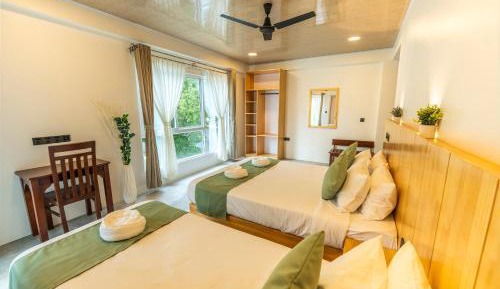 Deluxe Triple Room with Sea View
