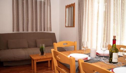 Chalet (6 Adults)