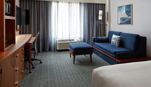 King Room with Sofa Bed and Adapted Tub - Mobility Accessible