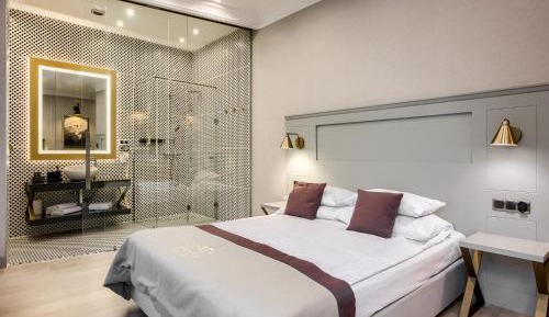 Deluxe Double Room with Balcony