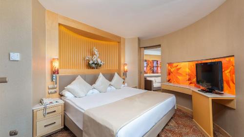 Deluxe Suite with Sea View