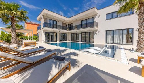 Five-Bedroom Holiday Home