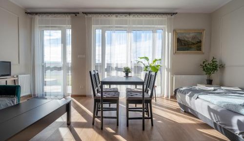 Apartment with Mountain View