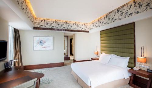 Premium King Room with Mountain View - Lounge Access