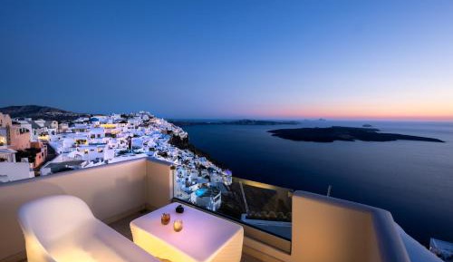 Junior Suite with Caldera View 